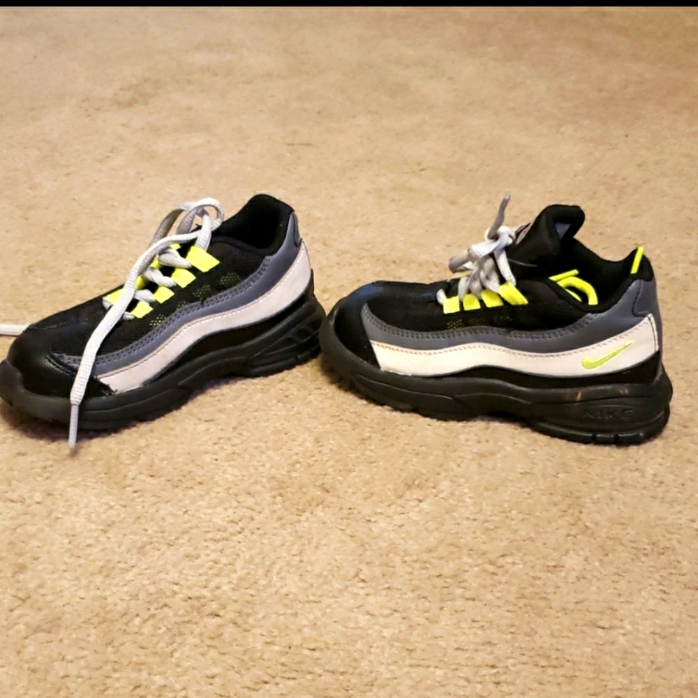 Nike shoes 9C